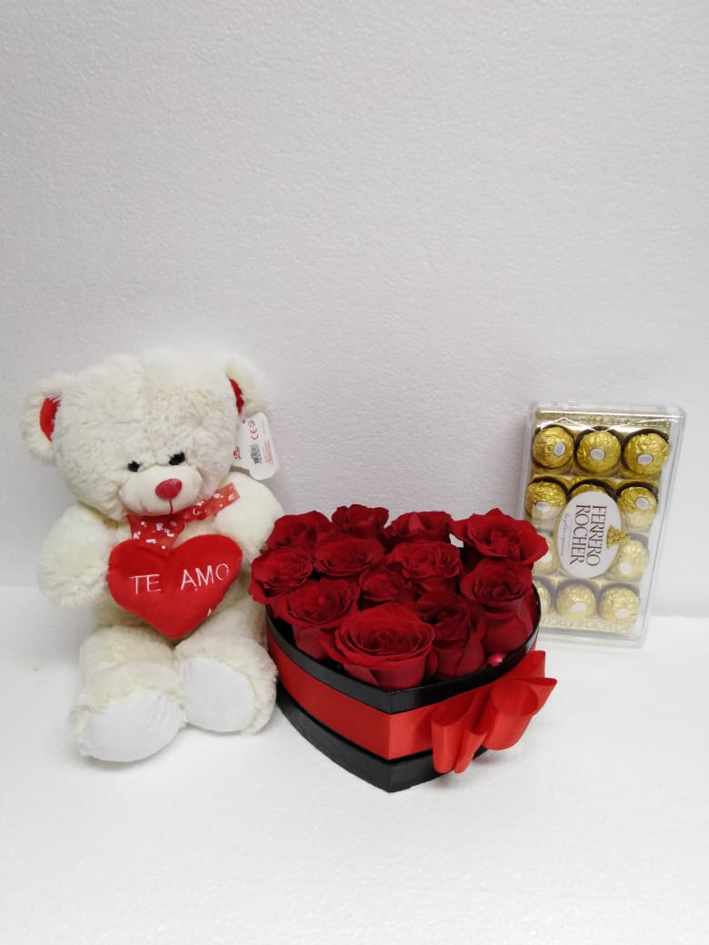 Caja corazn con 12 Rosas ms Bombones Ferrero Rocher de 150 Grs y Peluche de 26 cm 